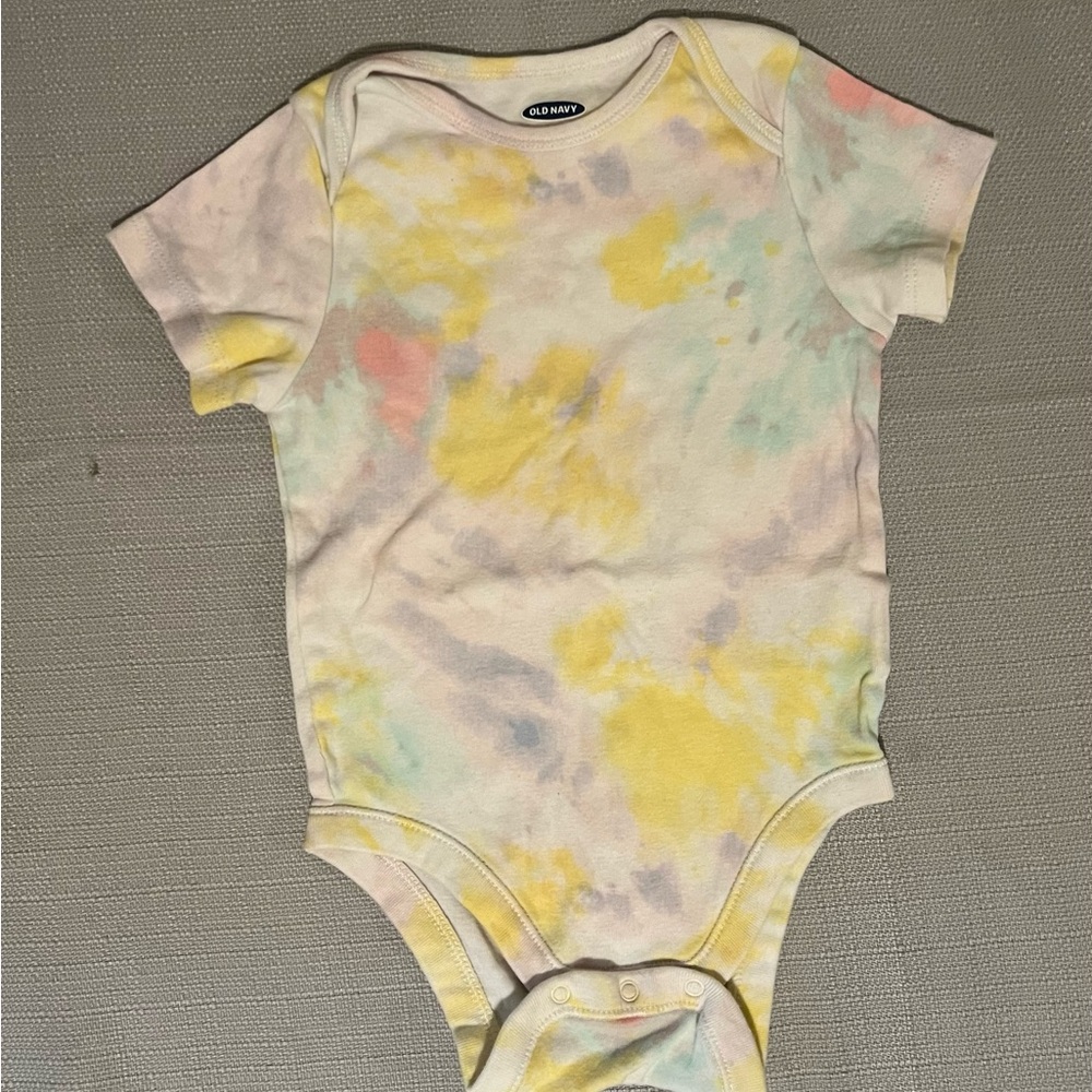 Old Navy Onesie Tie Dye 
Size 18-24 Months